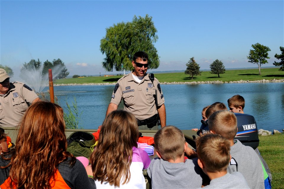 School group at Maumee Bay with Ohio DNR Division of Wildlife