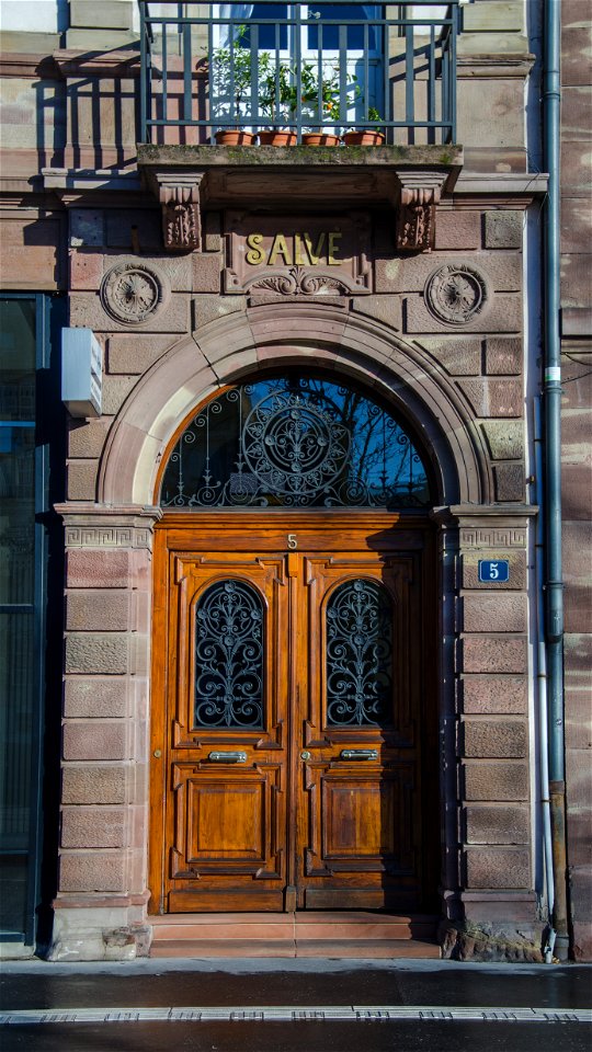 Porte clamant la bienvenue