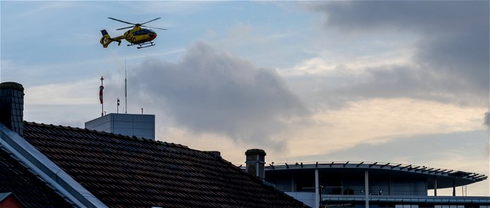 Helikopter im Anflug auf das Bergmannsheil photo