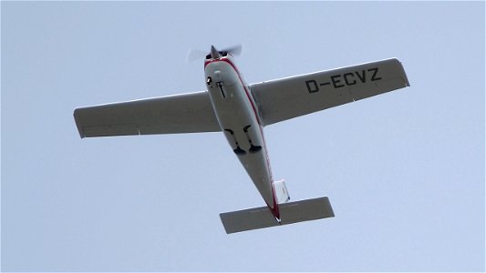 Cessna 177RG Cardinal RG D-ECVZ (3700 ft.)