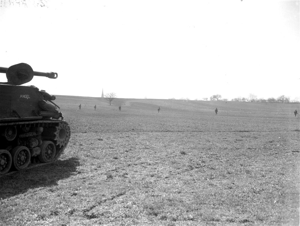 SC 270642 - 7th U.S. Army infantrymen advance up hill towards Wetzhausen, Germany, while tanks wait to move up with other troops. 9 April, 1945.