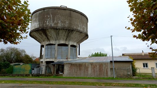 Ancien emplacement du Camp du Vernet : Le château d'eau
