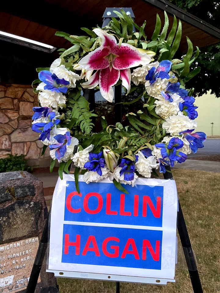 Wreath_OakridgeCityHall