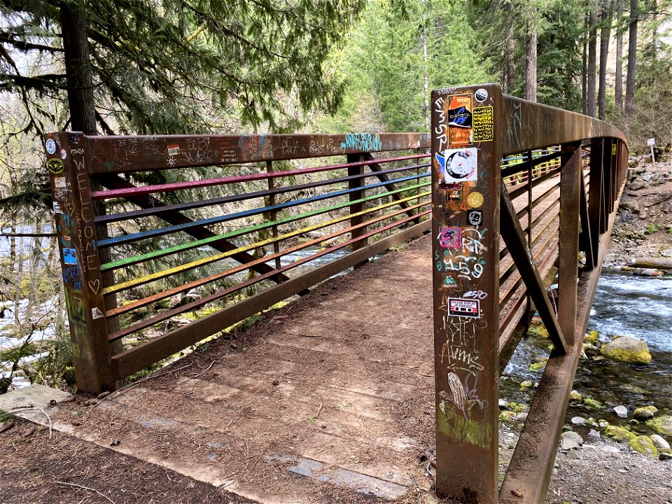 Trash and vandalism at Umpqua Hot bsprings on the Umpqua National Forest
