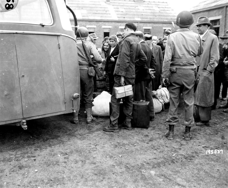 SC 195537 - French and Belgian slave laborers being sent to Belgium.
