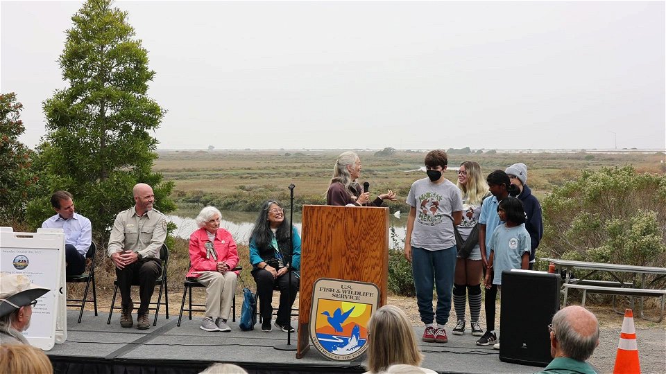 Tia Glagolev sings with the Habitat Heroes photo