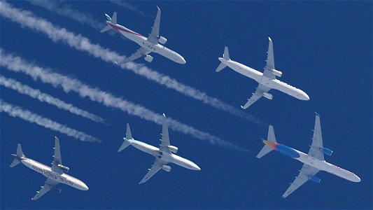 Three Airbus' and two Boeing's: photo