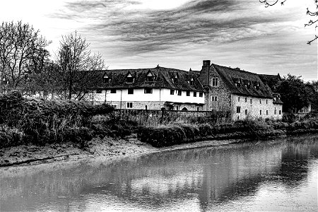 The Friars Aylesford low tide River Medway photo