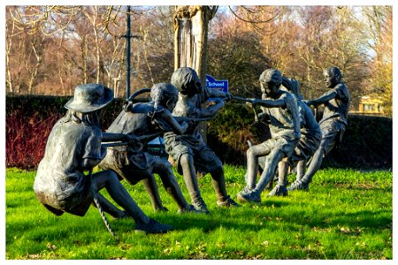 TUG OF WAR KINGS HILL WEST MALLING KENT  BY W STANLEY PROCTOR This 20 ft long bronze sculpture, installed in 2002, features six children – three boys and three girls – plus a dog, pulling the rope in a tug of war.