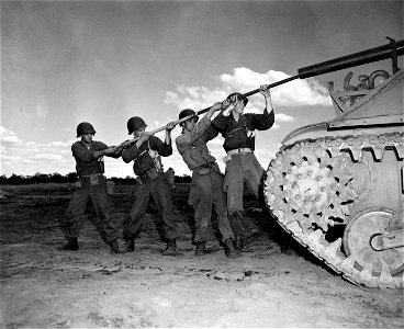 SC 405191-S - Men of the 114th Regimental Combat Team, New Jersey National Guard, understand the value of adequate care and cleaning of their weapons. photo