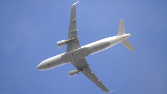 Airbus A320-214 D-AIUV Lufthansa from Olbia (6500 ft.)
