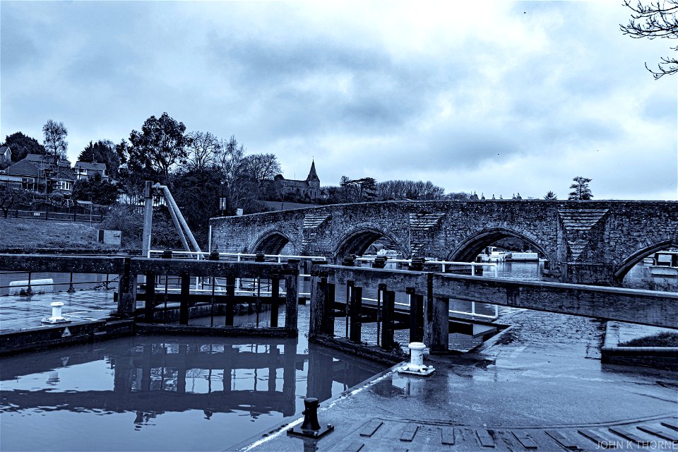 East Farleigh Lock. Medieval Bridge and Church