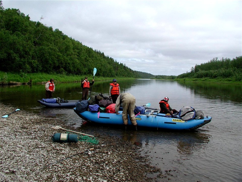 Girls and kayaks 2