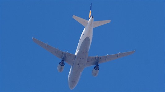 Airbus A319-114 D-AILX Lufthansa (Operated by Lufthansa CityLine) from Marseille (6200 ft.) photo
