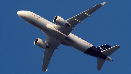 Airbus A320-271N-D-AINR Lufthansa from Faro (8300 ft.)