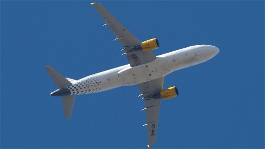 Airbus A320-214 EC-MVO Vueling from Palma de Mallorca (9800 ft.)