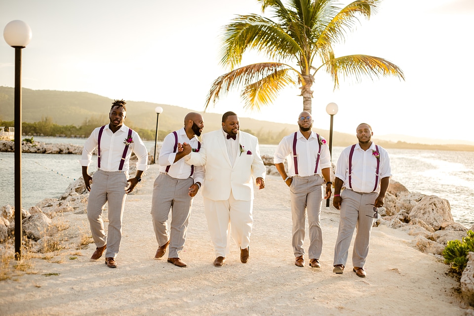 Groomsmen bridal party brides photo