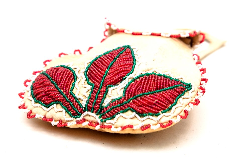 YELL 7105: beaded pouch