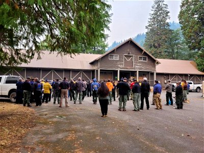 AmBriefing GoatRocksFire USFSbyAndreaKruse 220911 (1) photo