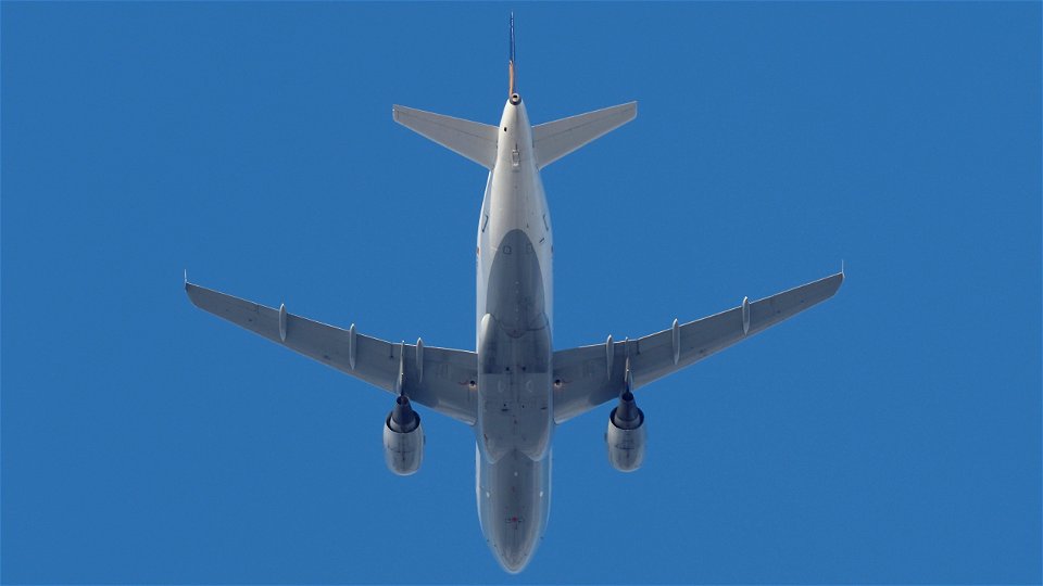 Airbus A319-114 D-AILA Lufthansa from Valencia (7000 ft.) photo