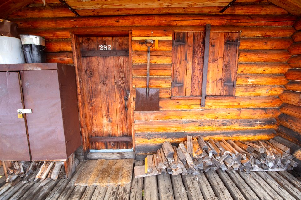 Lamar Mountain Patrol Cabin: front door