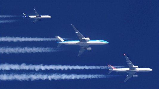 Three planes over Munich: photo