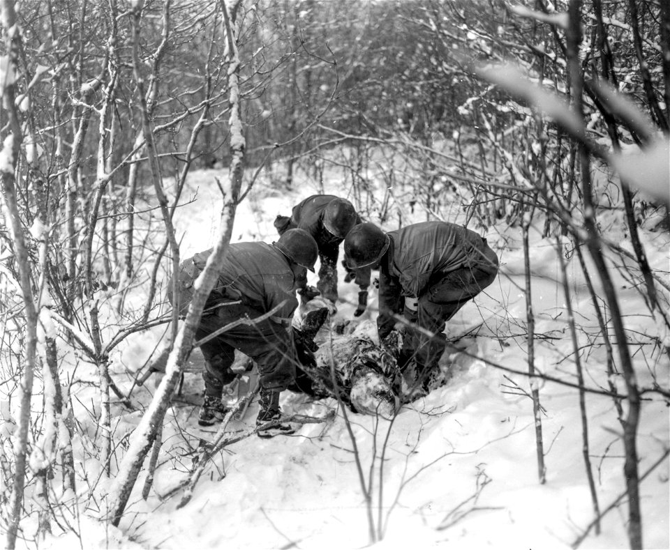 SC 199026 - Medics pick up the body of an American casualty, to place it on the new ski type litter.
