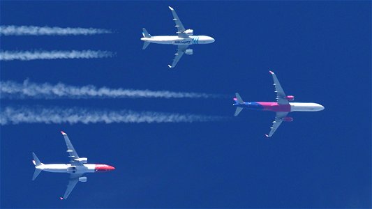 3 Jets in 38500 ft.: