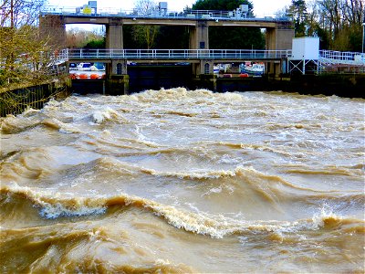 Big Waves River Medway!