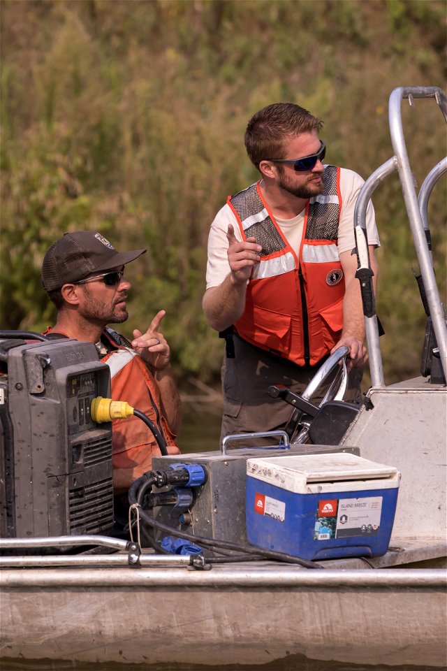 Invasive Carp Research on the James River in South Dakota. Photo: Sam Stukel (USFWS)