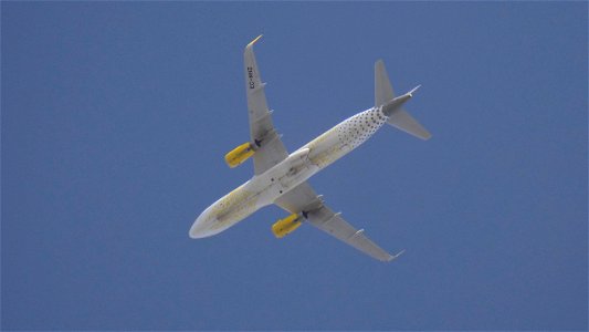 Airbus 320-232 EC-MNZ Vueling (Vueling ❤️ Barcelona Livery) from Barcelona (12.500 ft.) photo