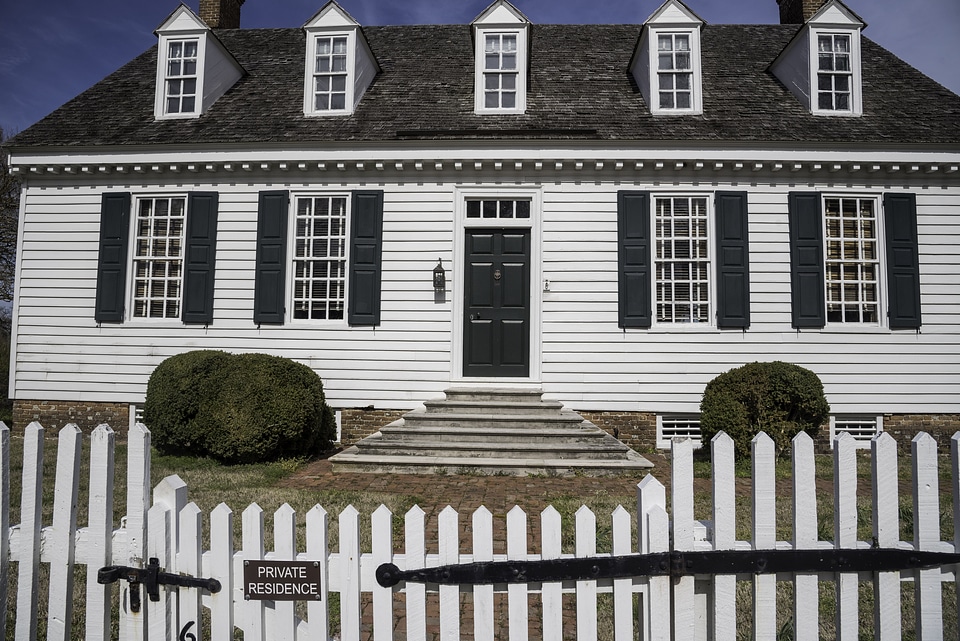 Colonial House with white fence in Yorktown, Virginia