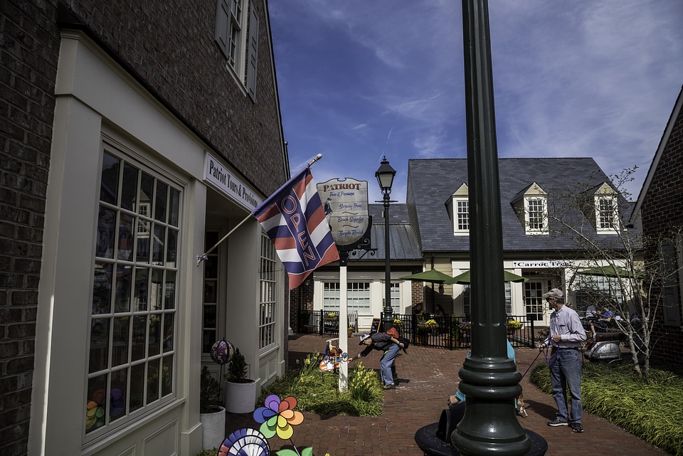Small group of stores and houses in Yorktown, Virginia