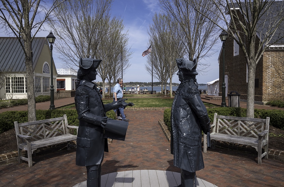 Statue of Two Colonial Gentlemen in Yorktown, Virginia