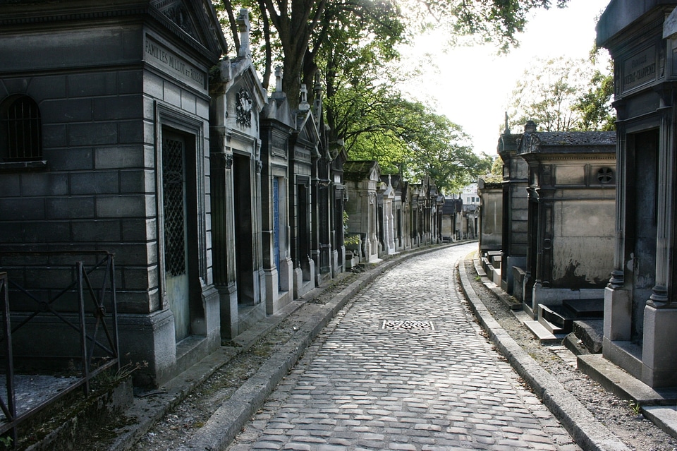 Tombs pere lachaise paris