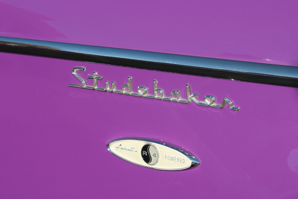Avanti classic car vintage