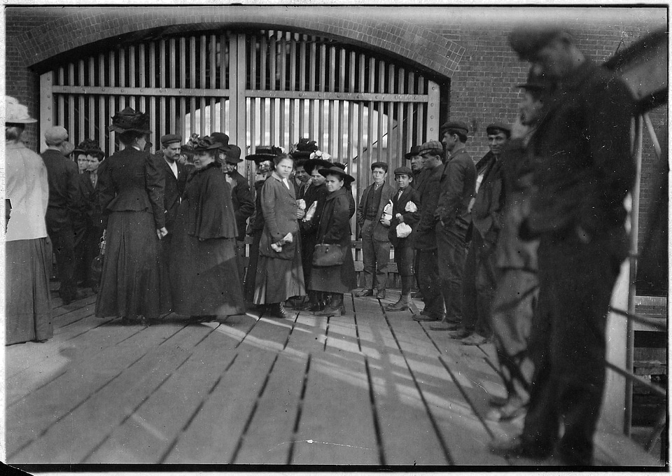 Child laborers at Amoskeag Manufacturing in Manchester, New Hampshire in 1909