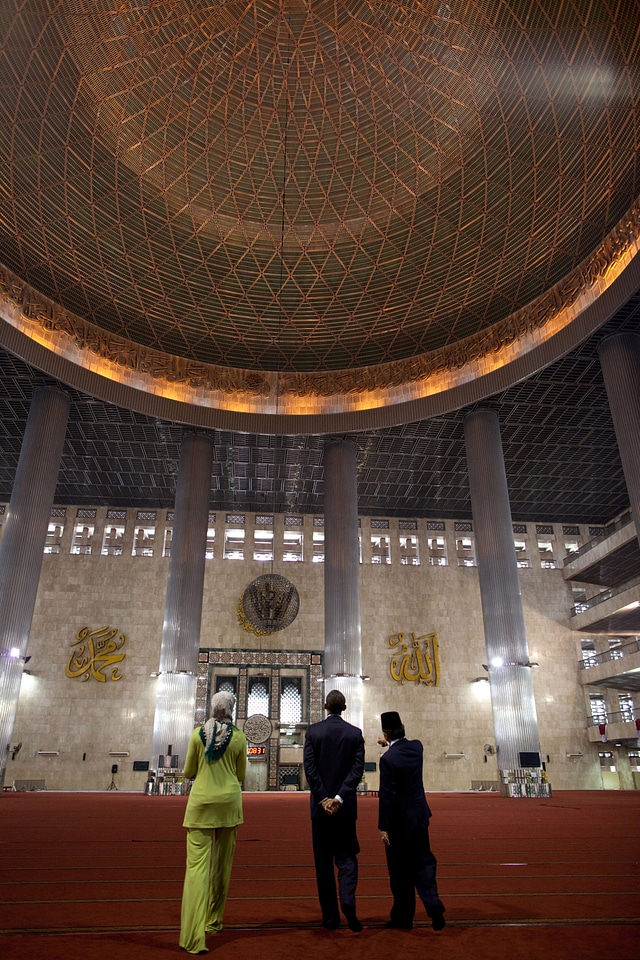 President Barack Obama and Michelle Obama visit Istiqlal