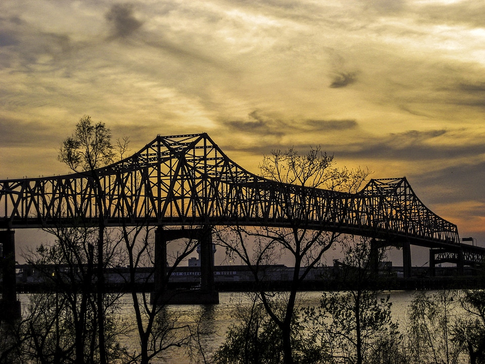 Bridge at dusk over the mouth of the Mississippi in Baton Rouge, Louisiana