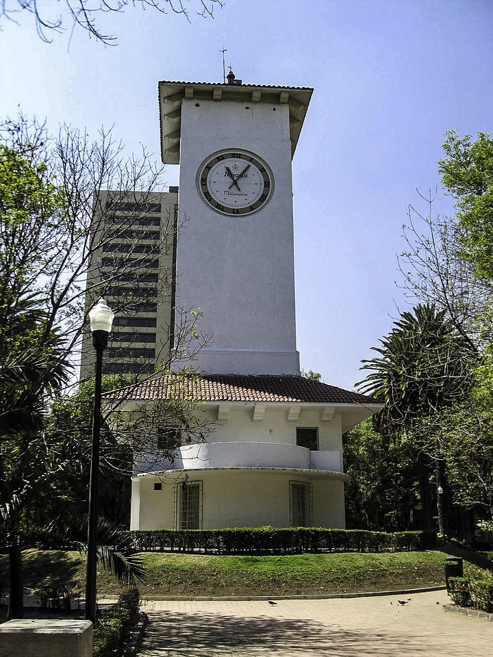 Clock tower at western edge of Parque Lincoln in Mexico City