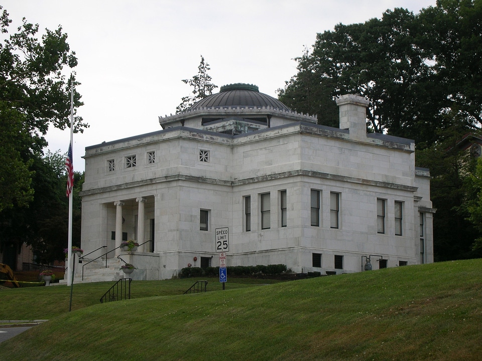 Curtis Memorial Library in Meriden, Connecticut