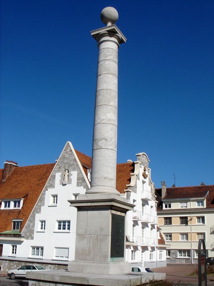Louis XVIII column in Calais, France