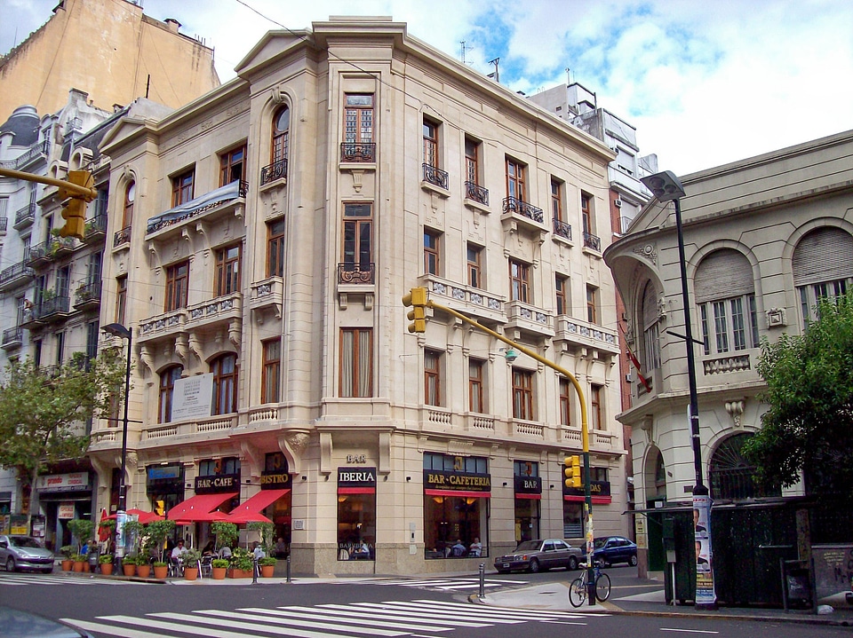Café Iberia en Av. de Mayo in Buenos Aires, Argentina