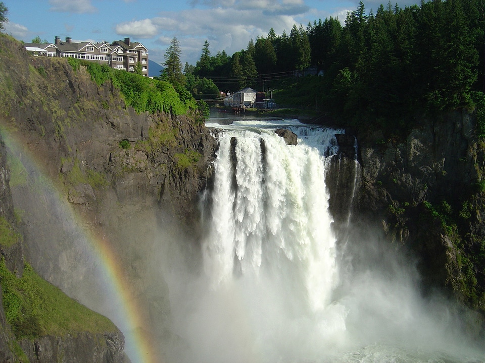 Snoqualmie Falls is featured notably in Twin Peaks in Washington