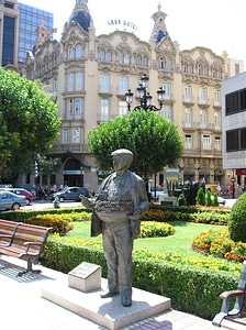 Cutler, a sculpture that pays tribute to this important sector in the history of the capital in Albacete, Spain
