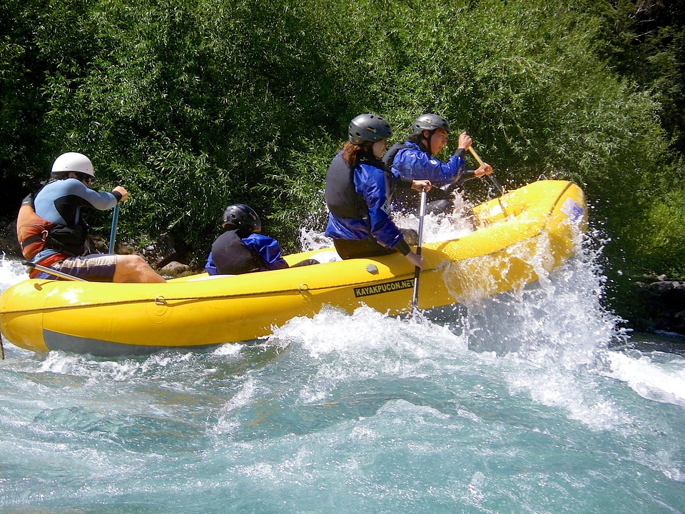 Adventure boat rowing