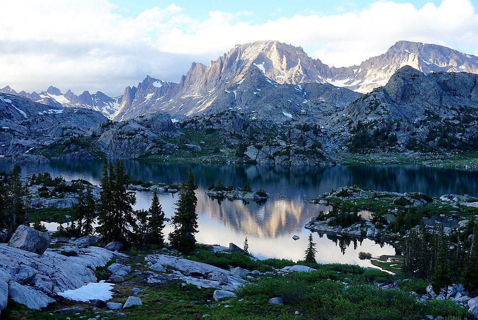 Island Lake with Mountain and lake in Wyoming