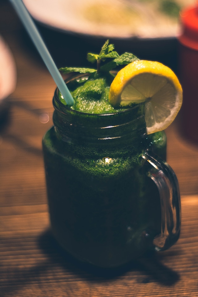 Yummy Green Drink with Lemon