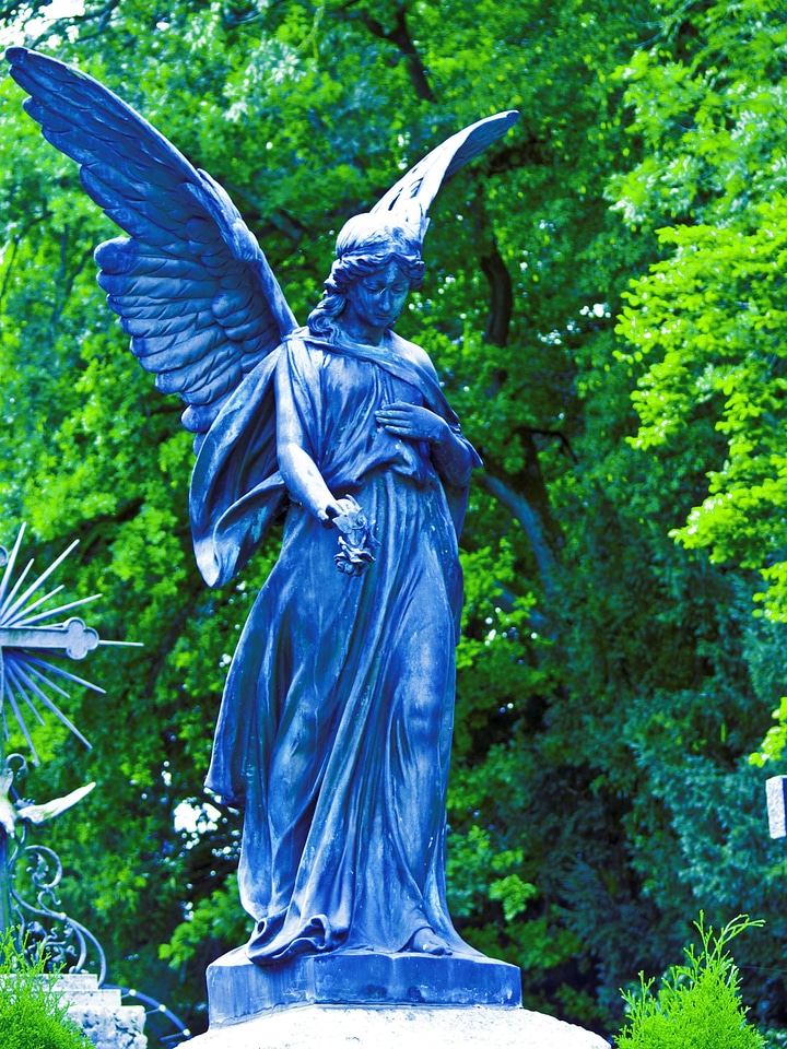 Grave sculpture religion