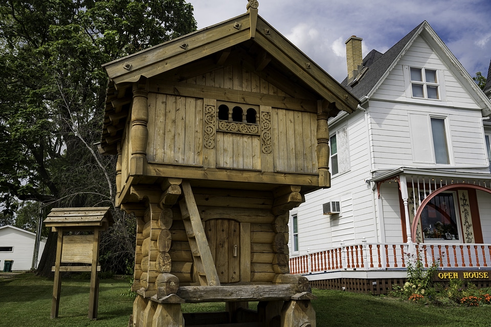 Wooden side house in Mount Horeb